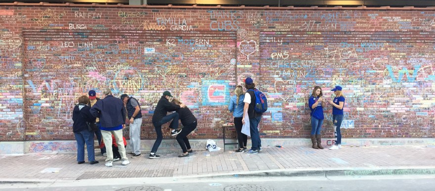wrigley_field_chalk_wall